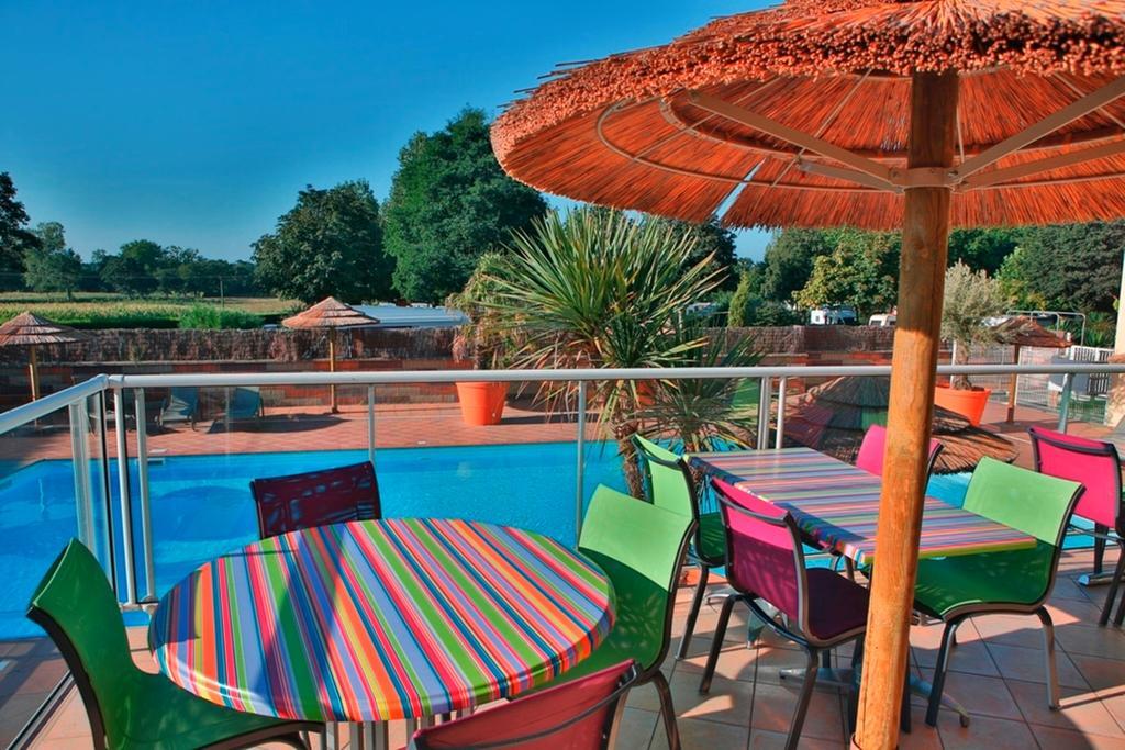Camping Saint Michel Courtils Ngoại thất bức ảnh